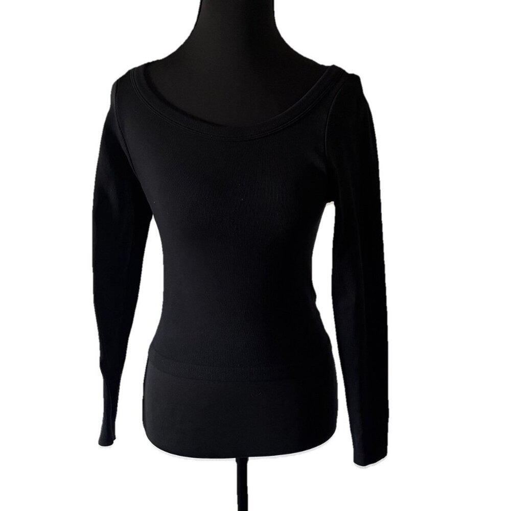 Dynamic Ribbed Crop Top Black Long Sleeve Sporty Athleisure Gym Minimalist